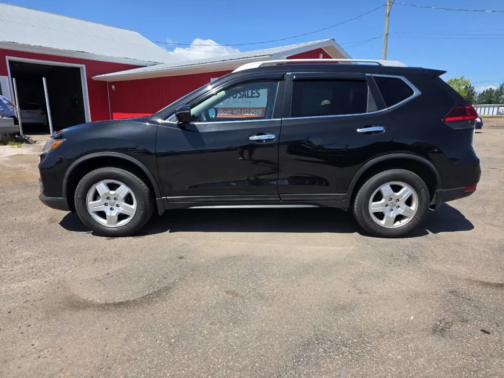 17 NISSAN ROGUE SV AWD